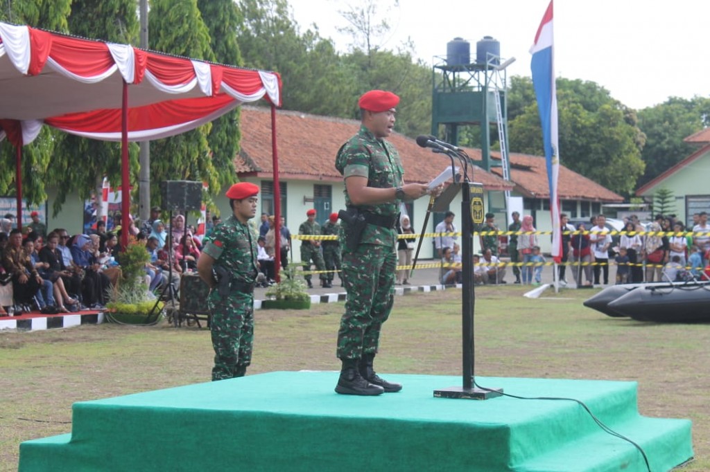 Kasrem 071 Wijayakusuma Sematkan Baret Dan Brevet Raider Pada