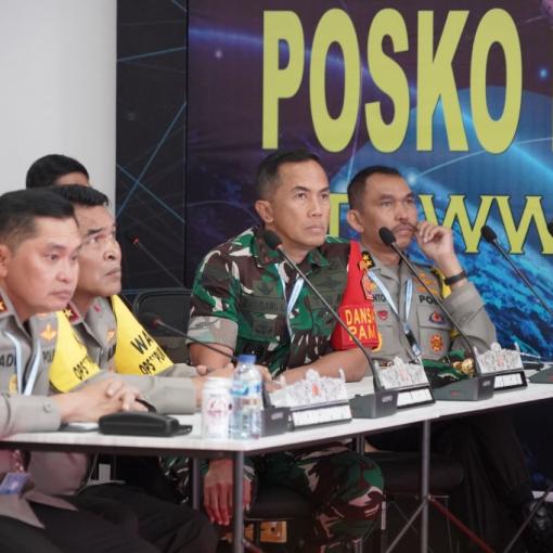 Kapolri Bersama Panglima TNI Kunjungi Posko Terpadu TNI-Polri