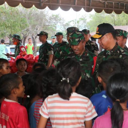 Panglima TNI Tinjau Lokasi Terdampak Erupsi Gunung Lewotobi Laki-Laki di NTT